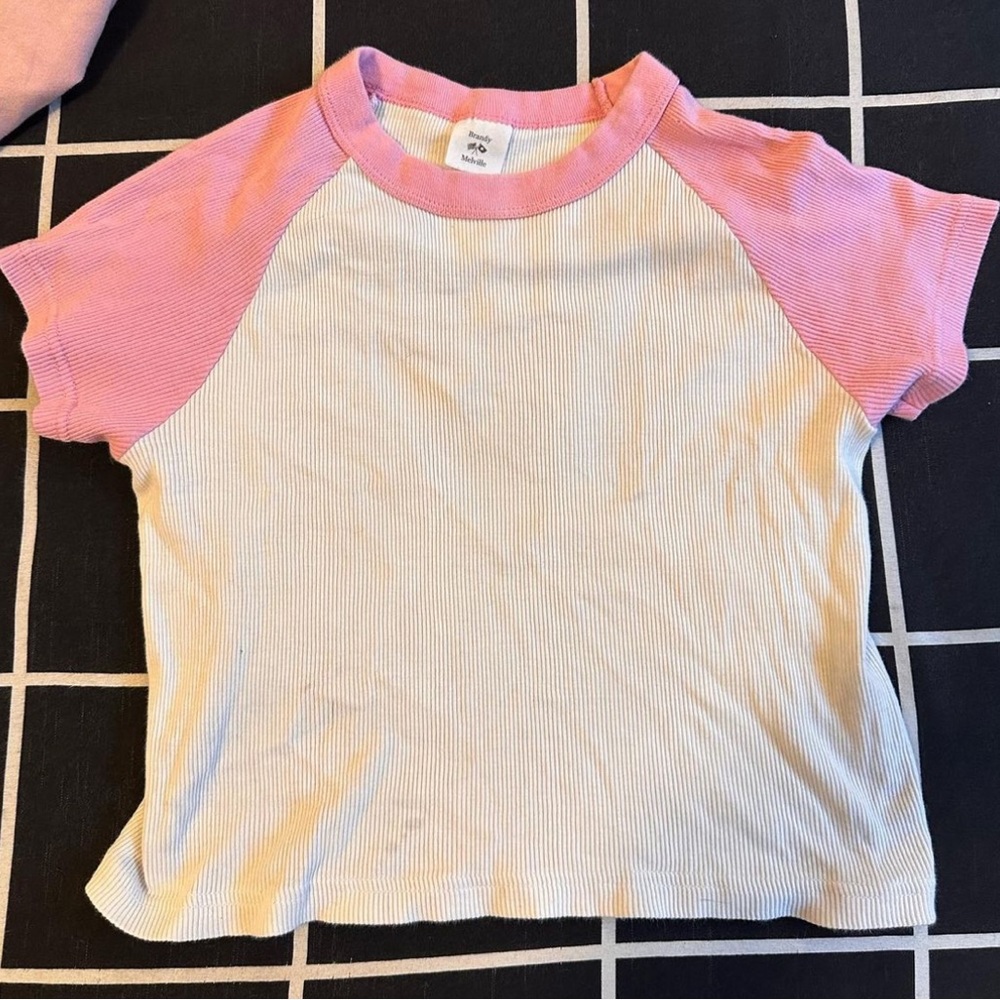 BRANDY MELVILLE RIBBED BASEBALL TEE